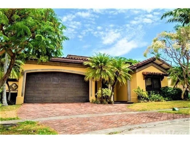 4 Bedroom House for Sale in Santa Ana, San Jose for $390,000