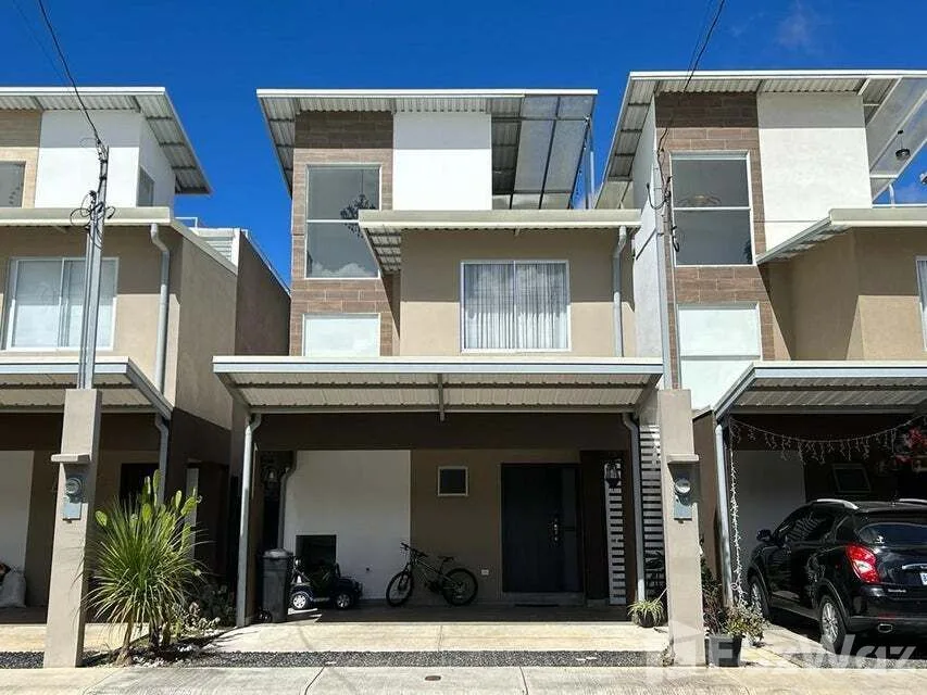 3 Bedroom House for Sale in El Guarco, Cartago for $451