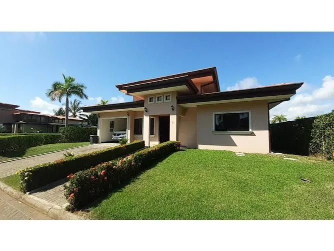 3 Bedroom House for Sale in Parrita, Puntarenas for $299,000