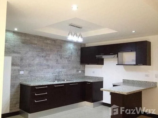 3 Bedroom House for Sale at Santa Ana for $1,300