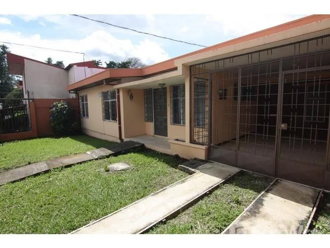 3 Bedroom House for Sale in Goicoechea, San Jose for $170,000