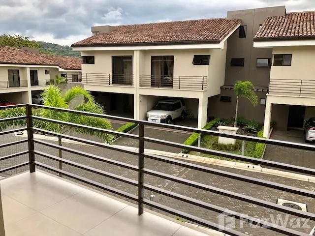 4 Bedroom House for Sale at Santa Ana for $360,000