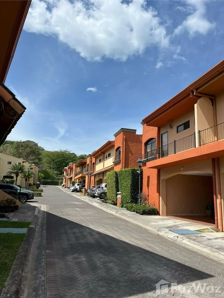 4 Bedroom House for Sale in Mora, San Jose for $250,000