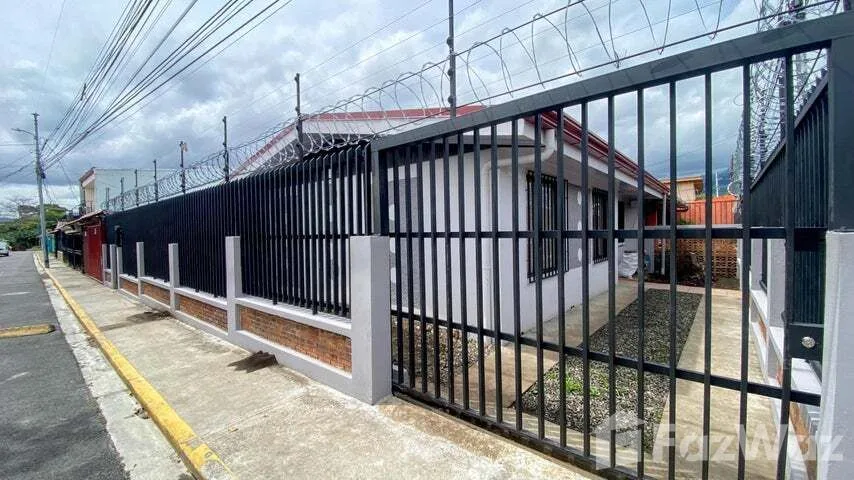 4 Bedroom House for Sale at Hatillo for $159,000