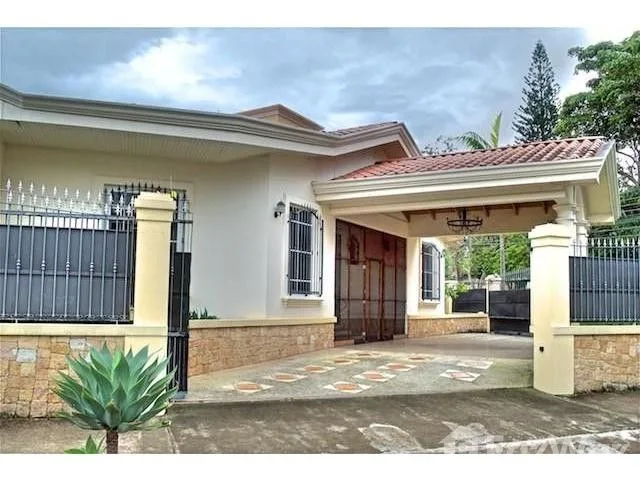 5 Bedroom House for Sale in Belen, Heredia for $580,000