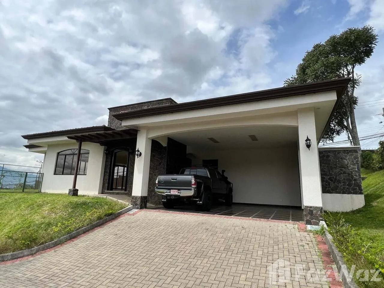5 Bedroom House for Sale in San Isidro, Heredia for $485,000