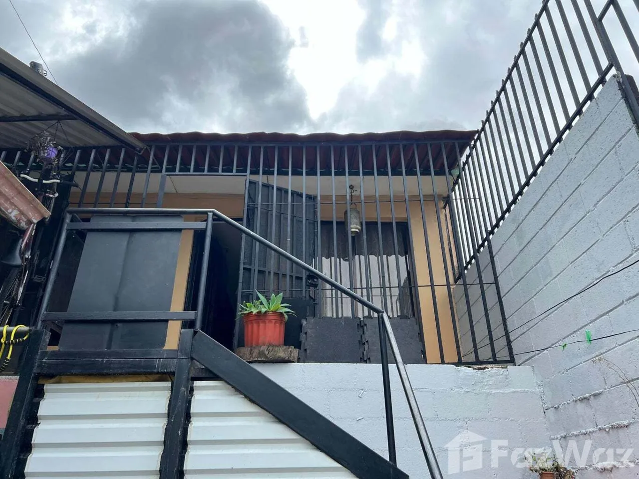 3 Bedroom House for Sale in Curridabat, San Jose for $145,000