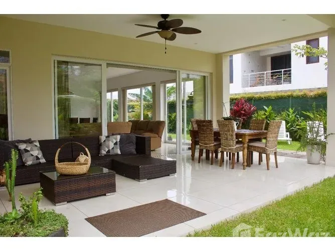 3 Bedroom House for Sale at Santa Ana for $1,183