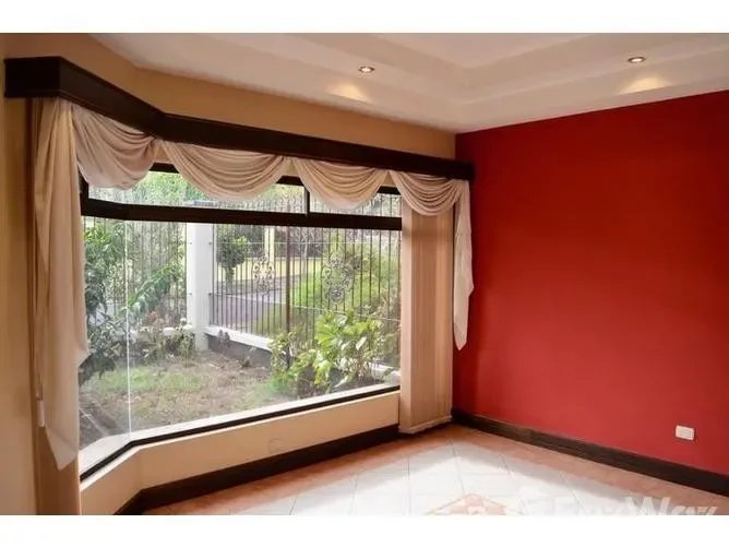 4 Bedroom House for Sale in San Isidro, Heredia for $235,000