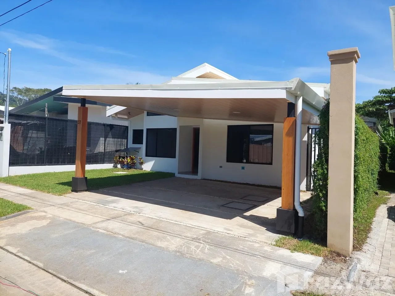 3 Bedroom House for Sale in Garabito, Puntarenas for $375,000