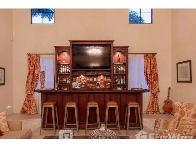 6 Bedroom House for Sale in Flores, Heredia for $750,000