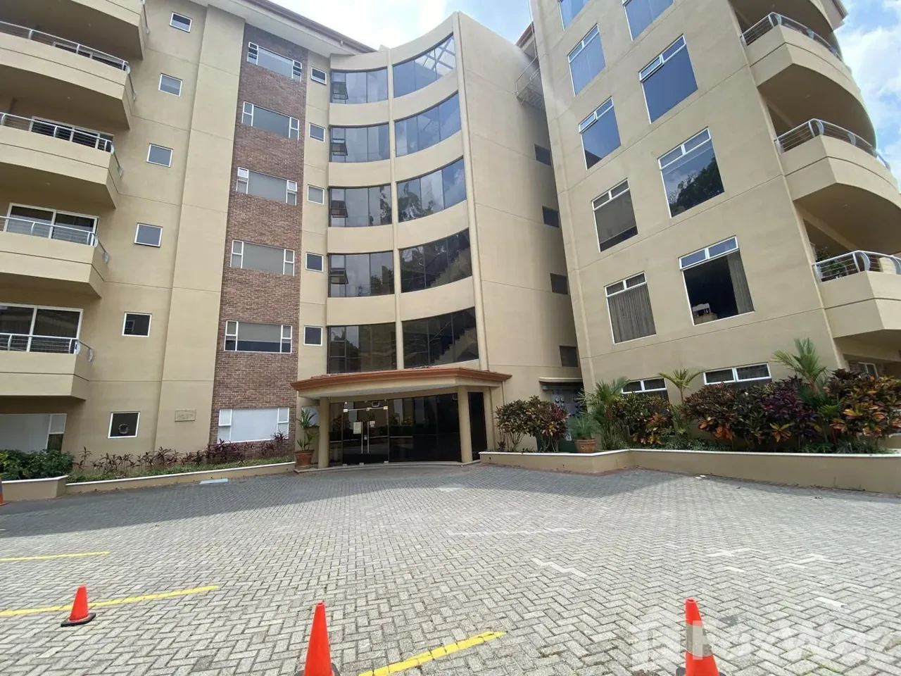 2 Bedroom Apartment for Rent at Escazú San Rafael for $2,300/mo