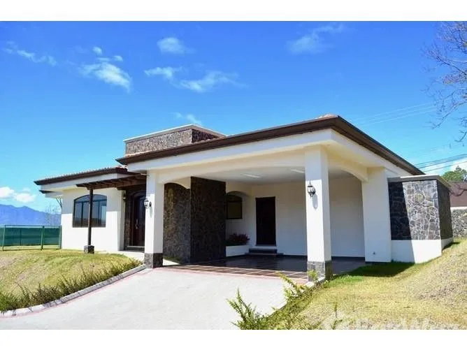4 Bedroom House for Sale in San Isidro, Heredia for $465,000
