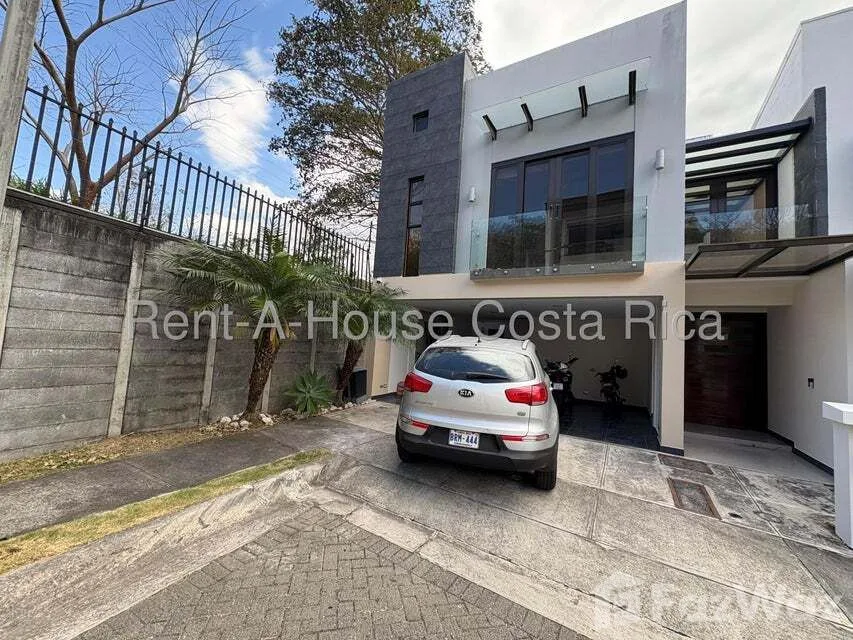 5 Bedroom House for Rent at Santa Ana for $3,500/mo