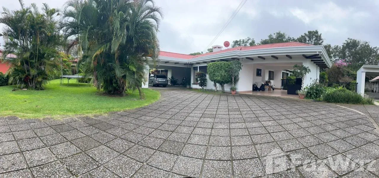 4 Bedroom House for Sale in Santo Domingo, Heredia for $550,000