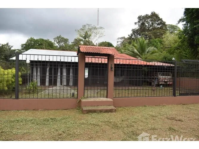5 Bedroom House for Sale in Parrita, Puntarenas for $110,000