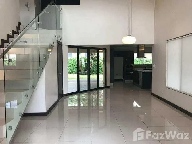 5 Bedroom House for Sale at Santa Ana for $525,000