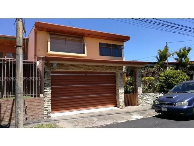 4 Bedroom House for Sale in Flores, Heredia for $285,000