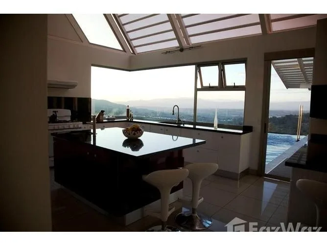5 Bedroom House for Sale in Mora, San Jose for $995,000