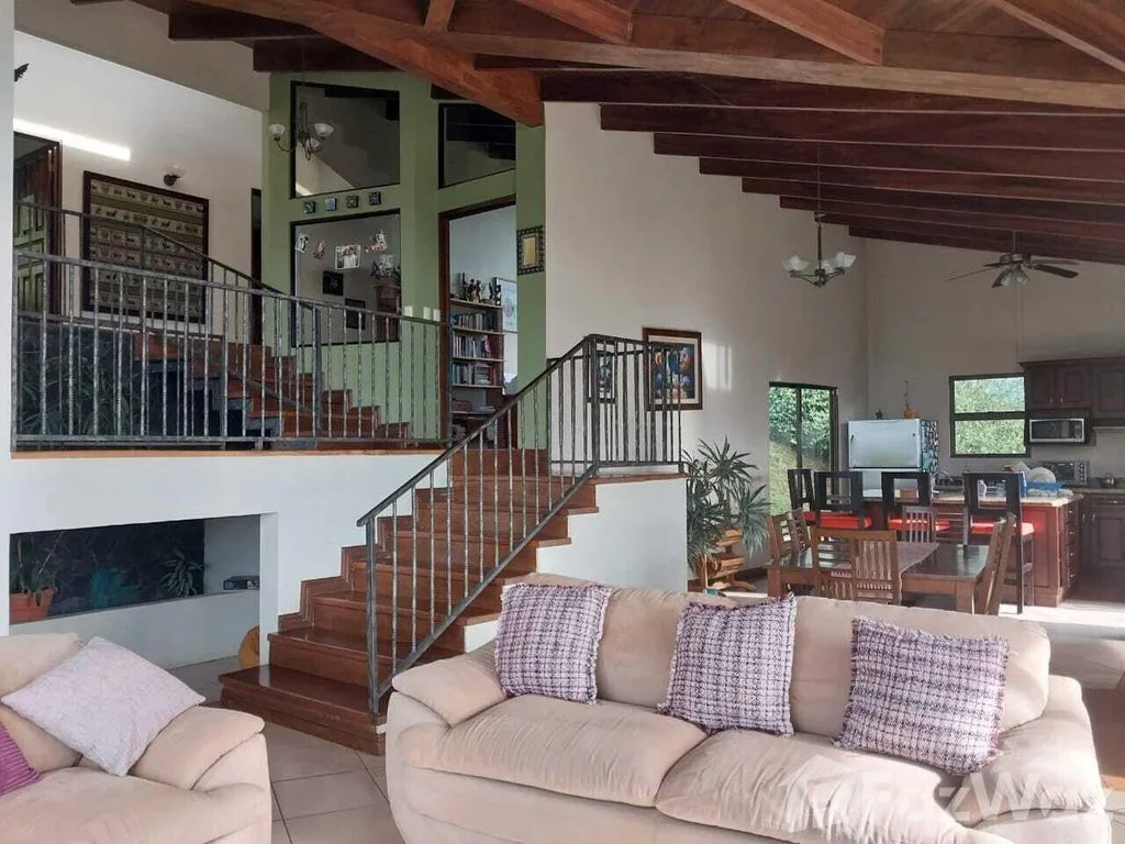 3 Bedroom House for Sale in Mora, San Jose for $825