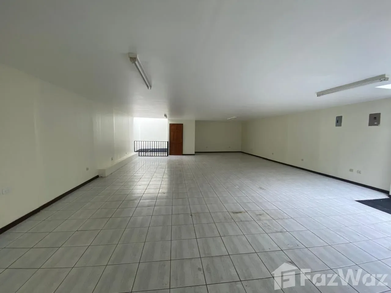 Retail space for Rent at Tibas for $1,000/mo