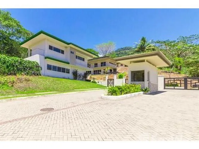 2 Bedroom House for Sale in Garabito, Puntarenas for $395,000