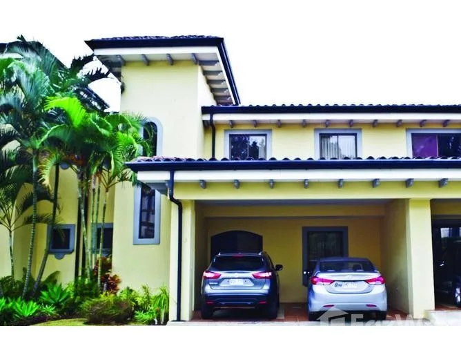 3 Bedroom House for Sale at Escazú for $160,000