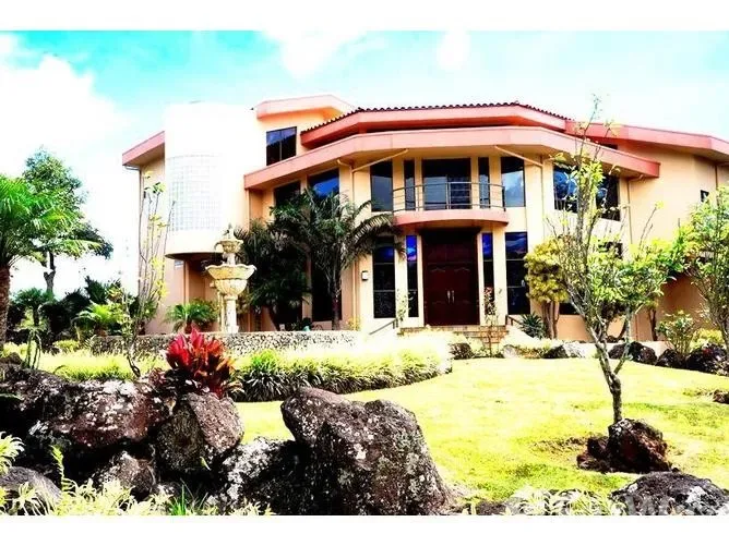 9 Bedroom House for Sale in San Rafael, Heredia for $895,000