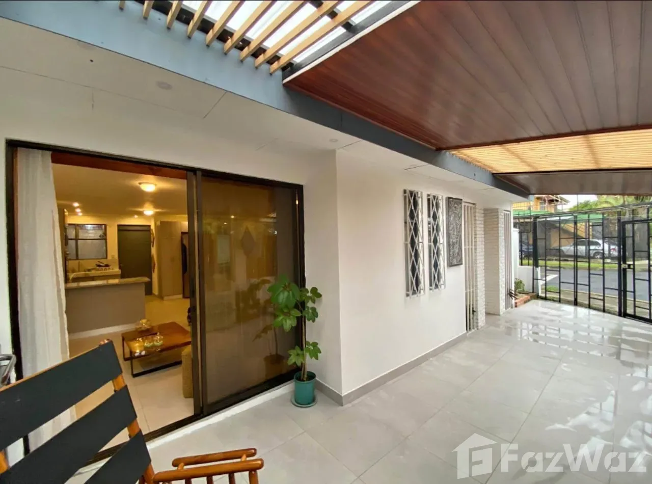 4 Bedroom House for Sale in Tibas, San Jose for $190,661