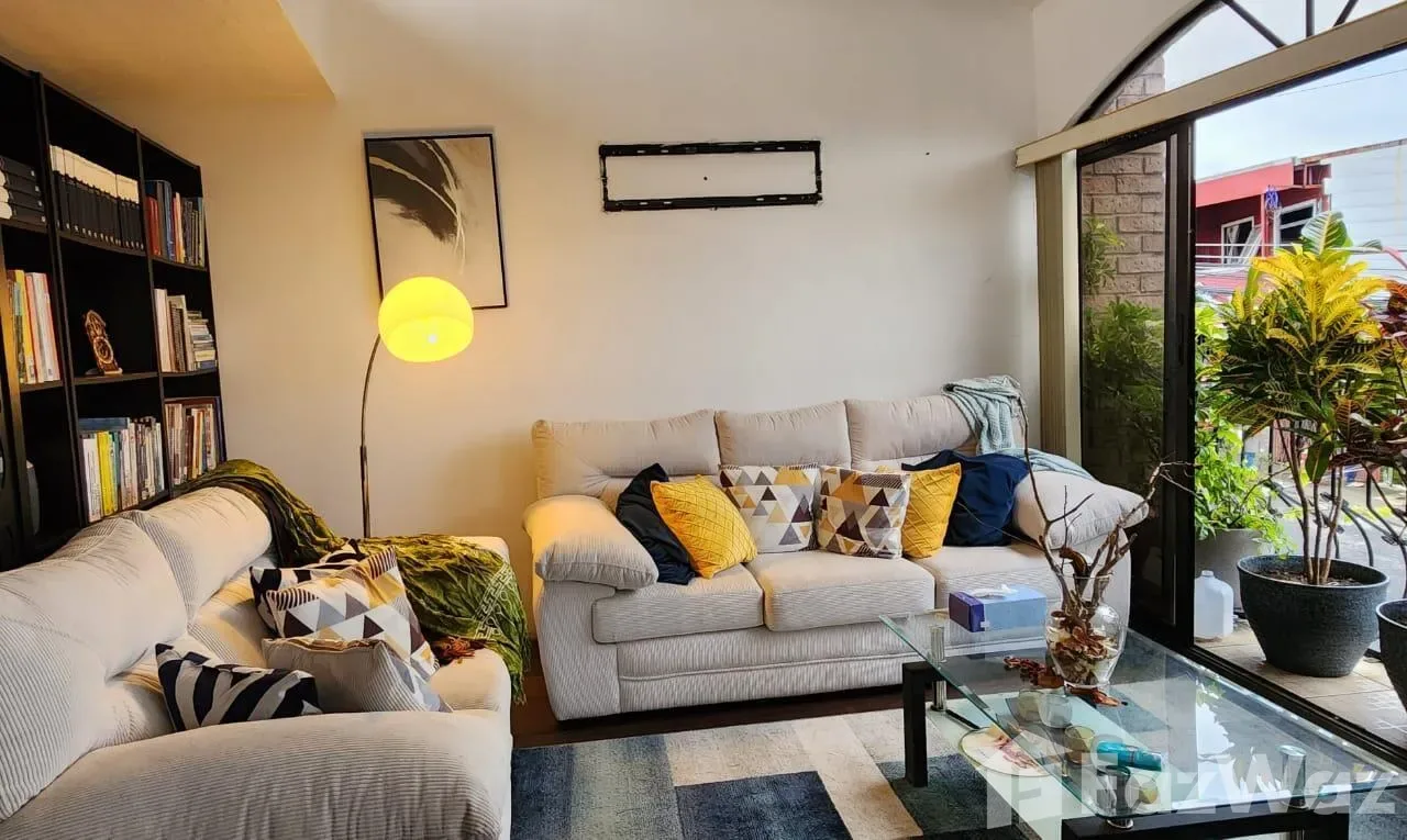 5 Bedroom House for Sale in Heredia, Heredia for $149,000