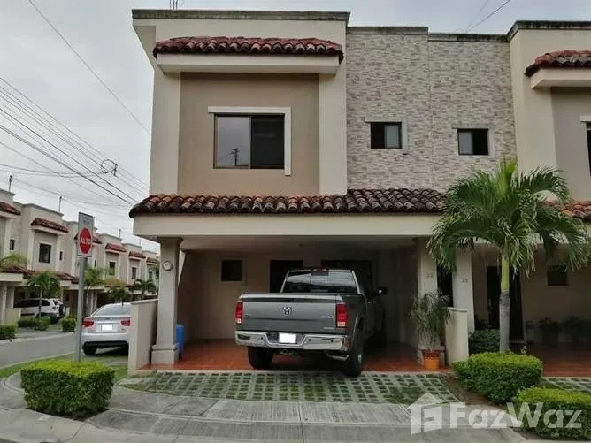 3 Bedroom House for Sale at Santa Ana for $215,000