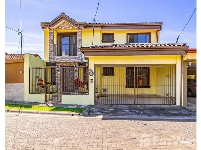 4 Bedroom House for Sale in Flores, Heredia for $225,003