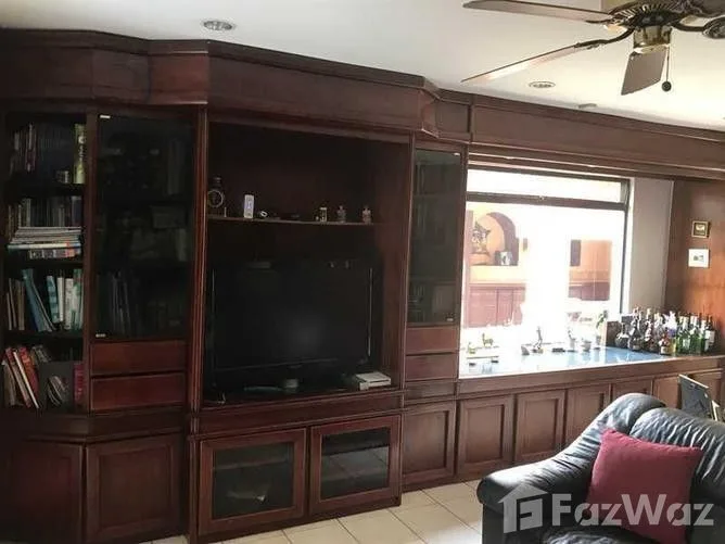 3 Bedroom House for Sale at Santa Ana for $570,000