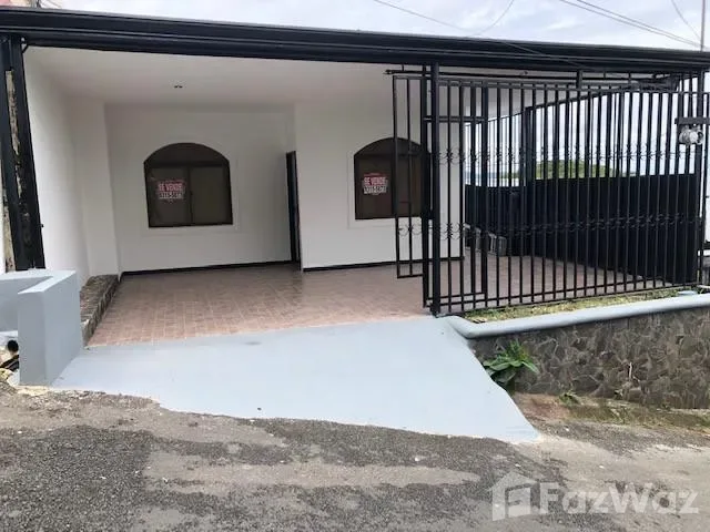 4 Bedroom House for Sale in Mora, San Jose for $160,000