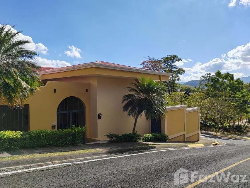 4 Bedroom House for Sale in Curridabat, San Jose for $395,000