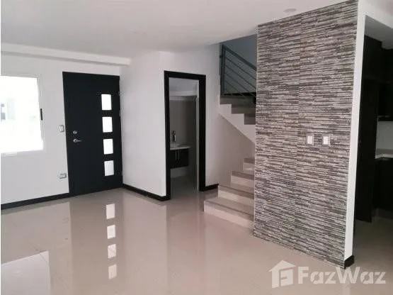 3 Bedroom House for Sale at Santa Ana for $180,000
