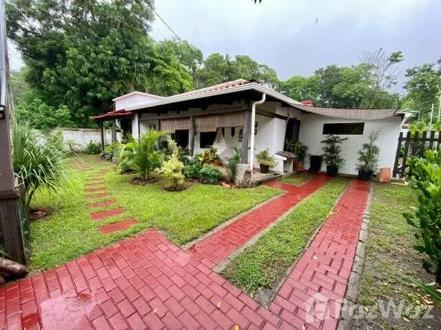 3 Bedroom House for Sale in Esparza, Puntarenas for $250,000