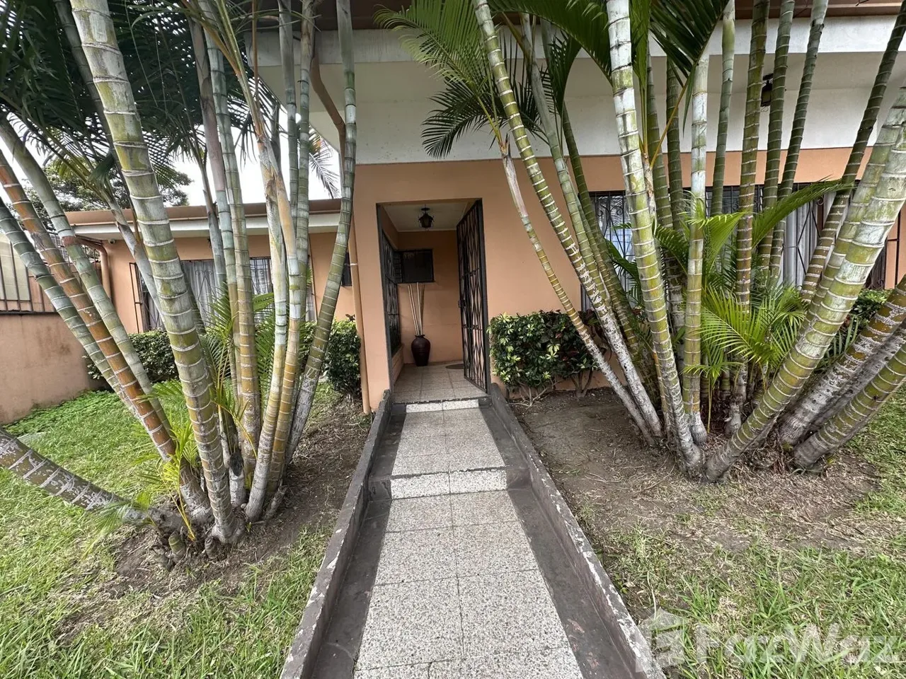 4 Bedroom House for Sale in Goicoechea, San Jose for $260,000