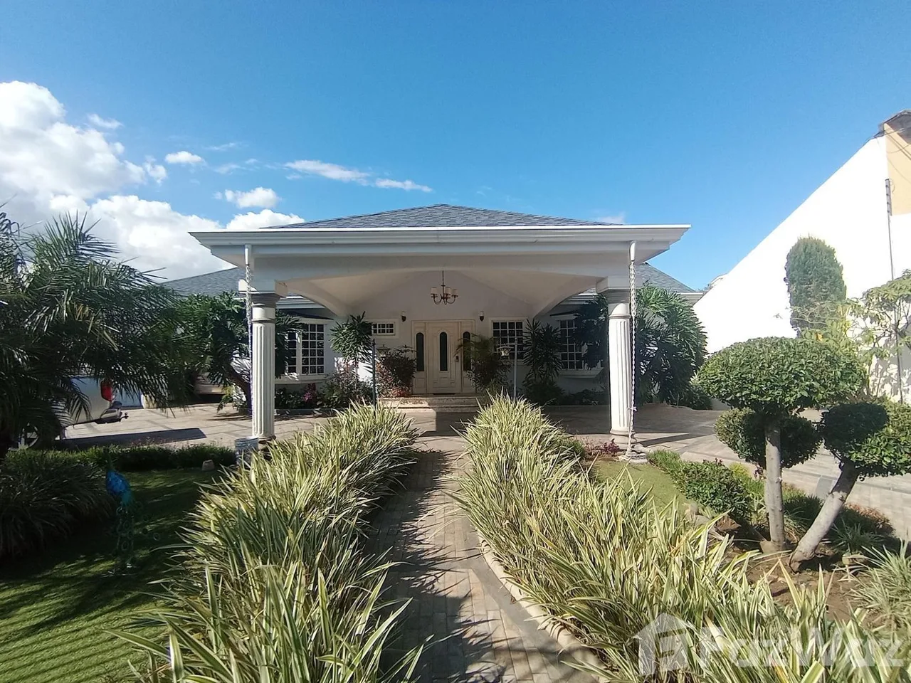 5 Bedroom House for Sale in Escazu, San Jose for $2,160