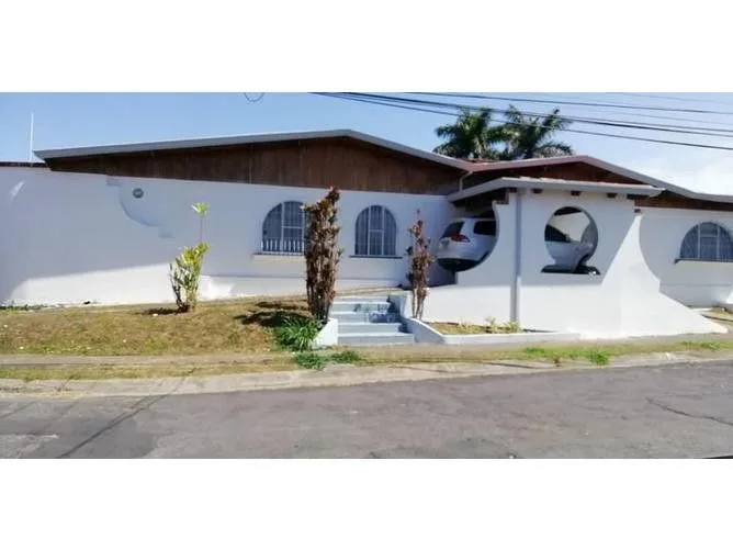 3 Bedroom House for Sale in Goicoechea, San Jose for $285,000 — photo 2