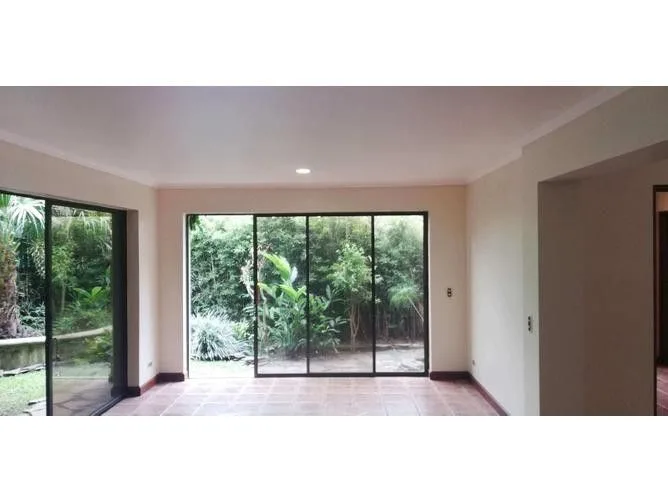5 Bedroom House for Sale at Santa Ana for $1,500