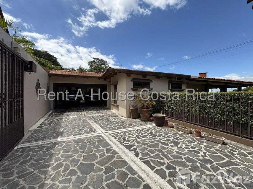 7 Bedroom House for Sale at Santa Ana for $750,000
