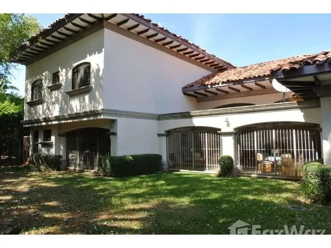 5 Bedroom House for Sale at Santa Ana for $700,000