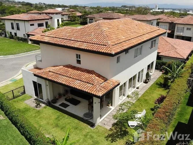 3 Bedroom House for Sale at Santa Ana for $600,000