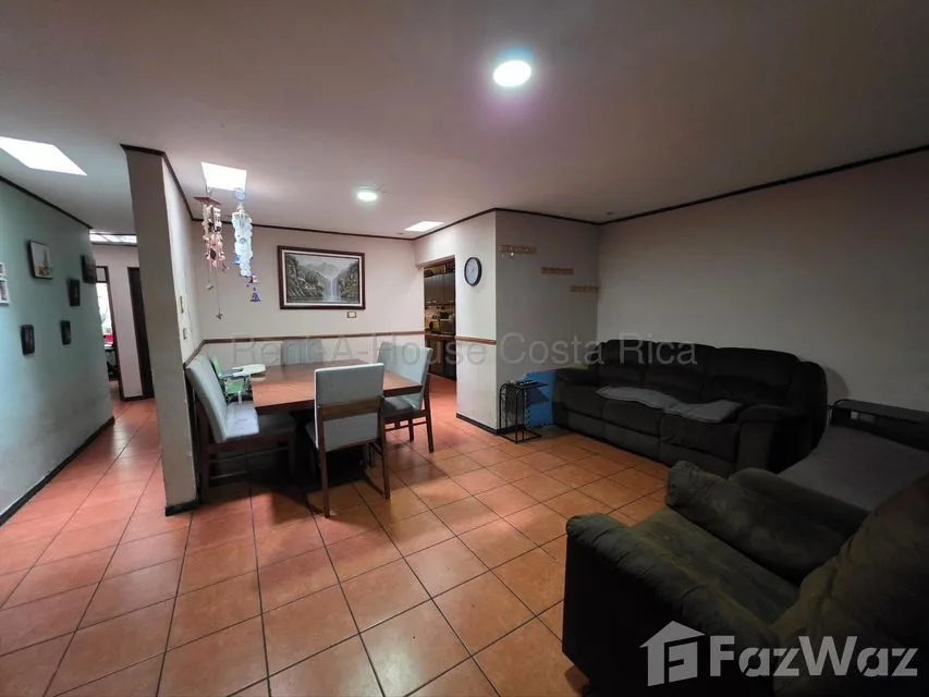 6 Bedroom Villa for Sale at Goicochea for $202,675 — photo 2
