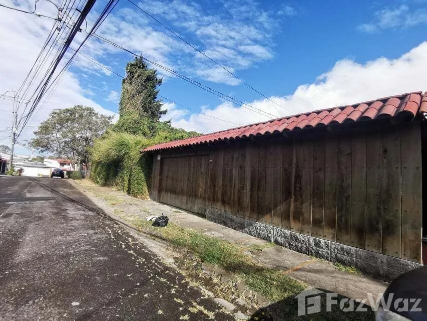 4 Bedroom House for Sale in Goicoechea, San Jose for $138,000