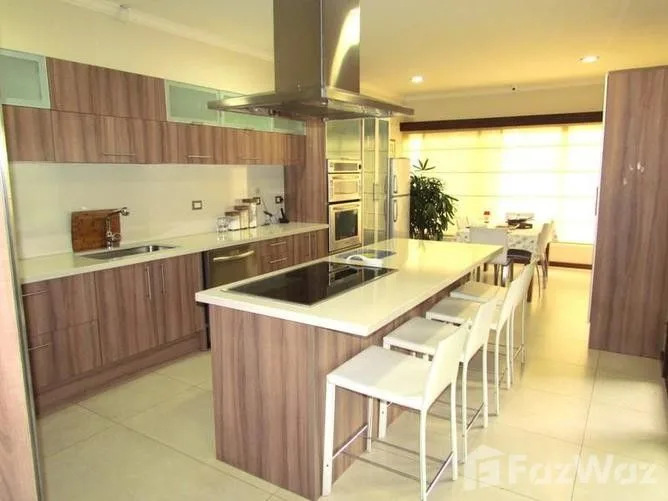 5 Bedroom House for Sale at Santa Ana for $995,000