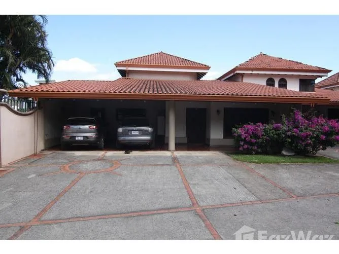 4 Bedroom House for Sale at Santa Ana for $325,000