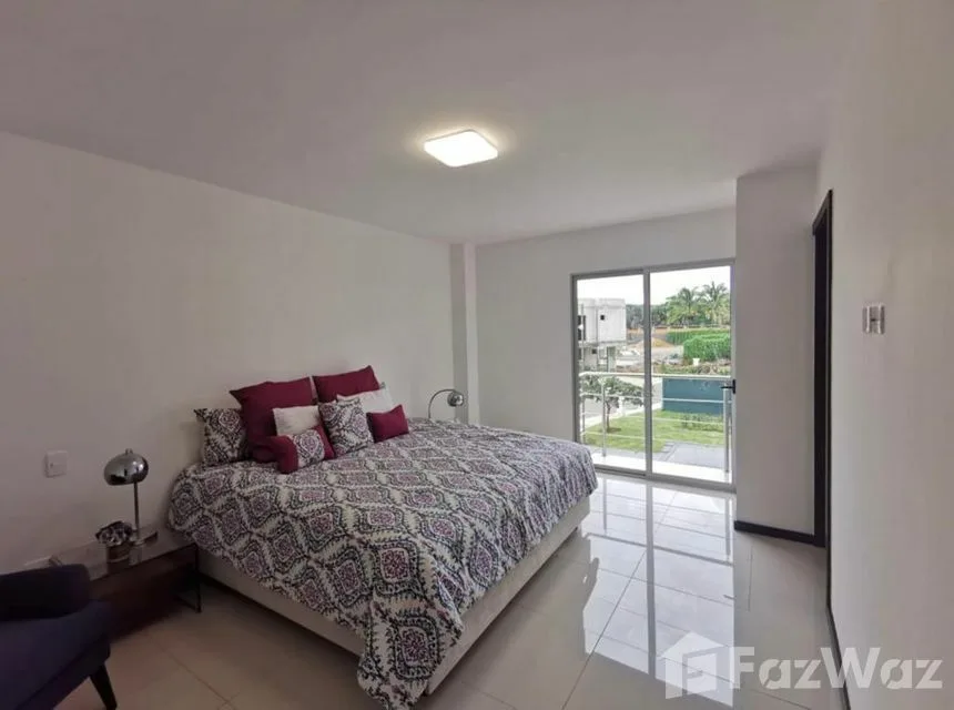 3 Bedroom Townhouse for Sale in Mora, San Jose for $209,000
