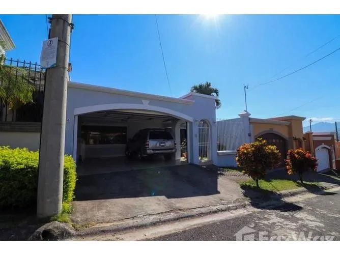 3 Bedroom House for Sale in Belen, Heredia for $200,000